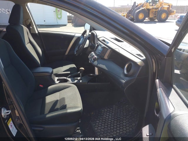 12589212 :رقم المزاد ، 2T3BFREV7FW377784 vin ، 2015 Toyota Rav4 Le مزاد بيع