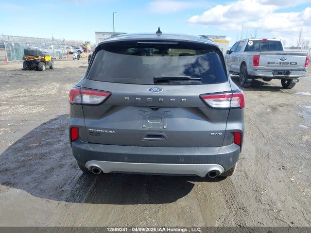 1FMCU9J93NUA73698 Ford Escape Titanium