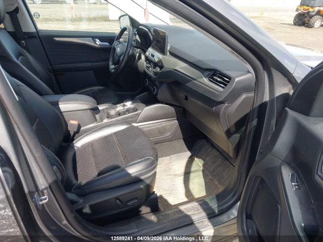 1FMCU9J93NUA73698 Ford Escape Titanium