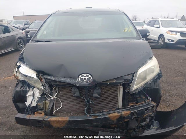 12589365 :رقم المزاد ، 5TDDK3DC6FS099611 vin ، 2015 Toyota Sienna مزاد بيع