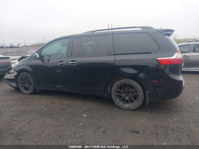 12589365 :رقم المزاد ، 5TDDK3DC6FS099611 vin ، 2015 Toyota Sienna مزاد بيع