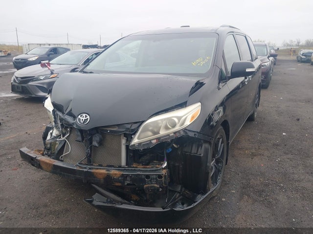 12589365 :رقم المزاد ، 5TDDK3DC6FS099611 vin ، 2015 Toyota Sienna مزاد بيع