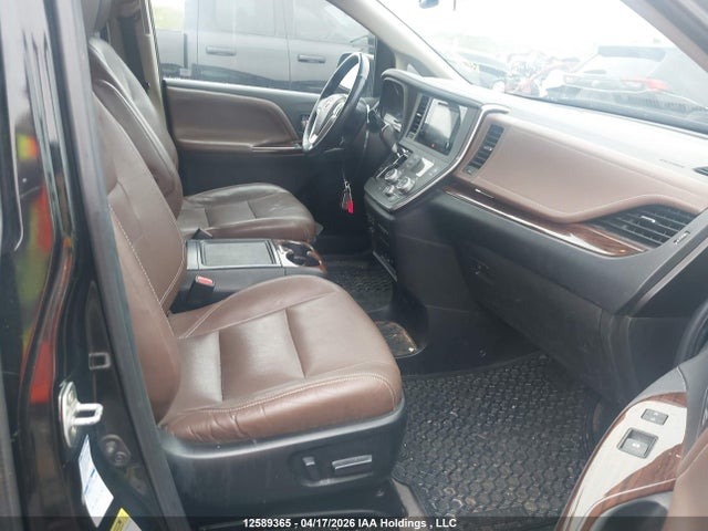 12589365 :رقم المزاد ، 5TDDK3DC6FS099611 vin ، 2015 Toyota Sienna مزاد بيع