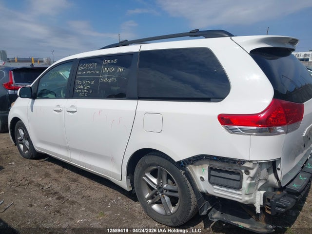 2013 Toyota Sienna Le მანქანა იყიდება აუქციონზე, vin: 5TDKK3DC9DS338072, აუქციონის ნომერი: 12589419