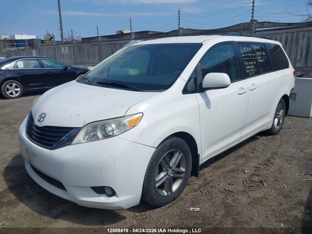 2013 Toyota Sienna Le მანქანა იყიდება აუქციონზე, vin: 5TDKK3DC9DS338072, აუქციონის ნომერი: 12589419