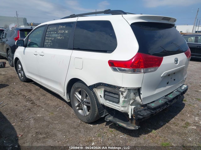 2013 Toyota Sienna Le მანქანა იყიდება აუქციონზე, vin: 5TDKK3DC9DS338072, აუქციონის ნომერი: 12589419