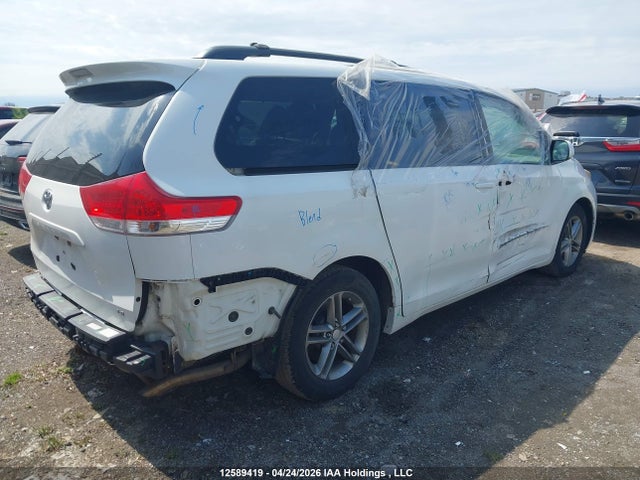 2013 Toyota Sienna Le მანქანა იყიდება აუქციონზე, vin: 5TDKK3DC9DS338072, აუქციონის ნომერი: 12589419