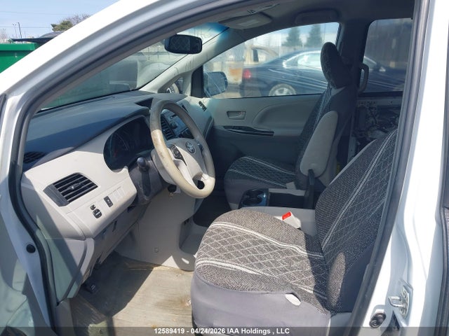 2013 Toyota Sienna Le მანქანა იყიდება აუქციონზე, vin: 5TDKK3DC9DS338072, აუქციონის ნომერი: 12589419