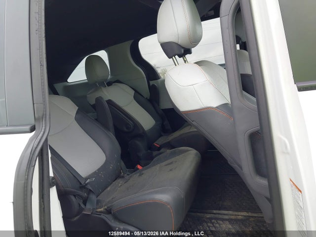 5TDGSKFC6MS037952 Toyota Sienna