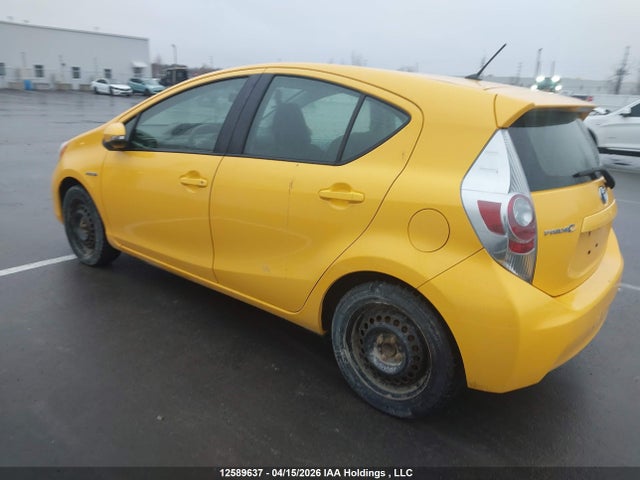 JTDKDTB32E1084216 Toyota PRIUS C