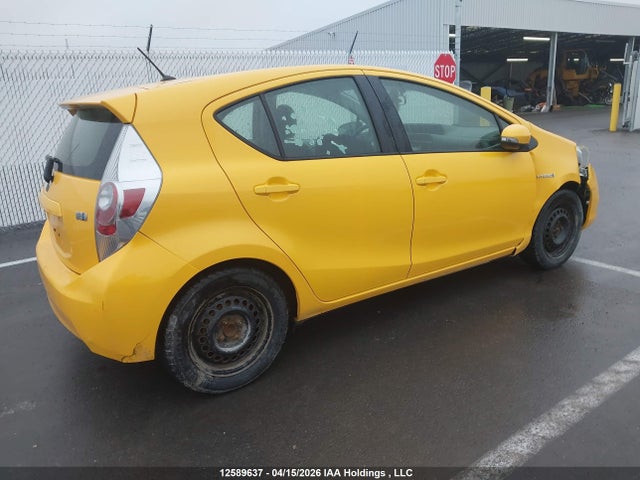 JTDKDTB32E1084216 Toyota PRIUS C