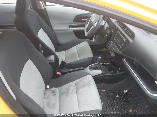 JTDKDTB32E1084216 Toyota PRIUS C