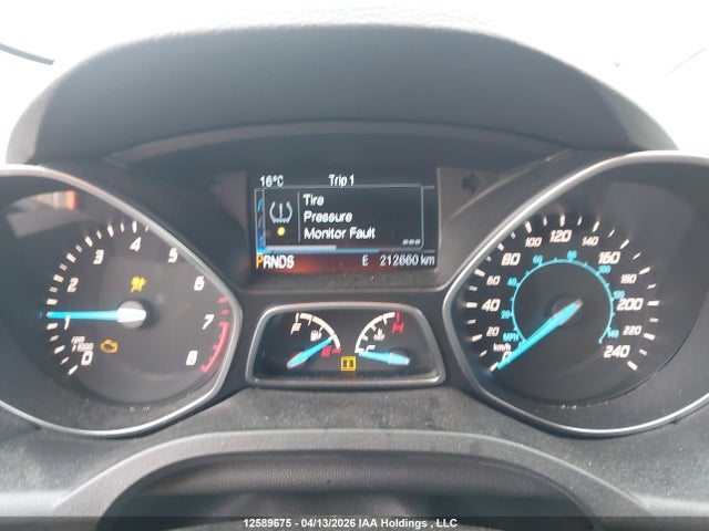 12589675 :رقم المزاد ، 1FMCU9J90FUC16236 vin ، 2015 Ford Escape Titanium مزاد بيع