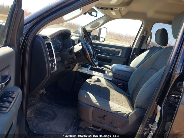 12589699 :رقم المزاد ، 3C6UR5DJ4FG529647 vin ، 2015 Ram 2500 Slt مزاد بيع