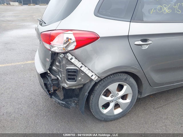 2015 Kia Rondo მანქანა იყიდება აუქციონზე, vin: KNAHT8A32F7086457, აუქციონის ნომერი: 12589703