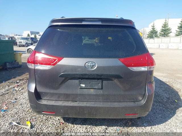 12589799 :رقم المزاد ، 5TDZK3DC2BS024825 vin ، 2011 Toyota Sienna V6 7 Passenger مزاد بيع