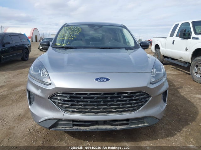 1FMCU9G6XNUB20898 Ford ESCAPE SE