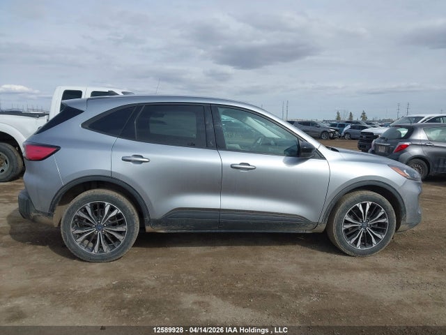 1FMCU9G6XNUB20898 Ford ESCAPE SE