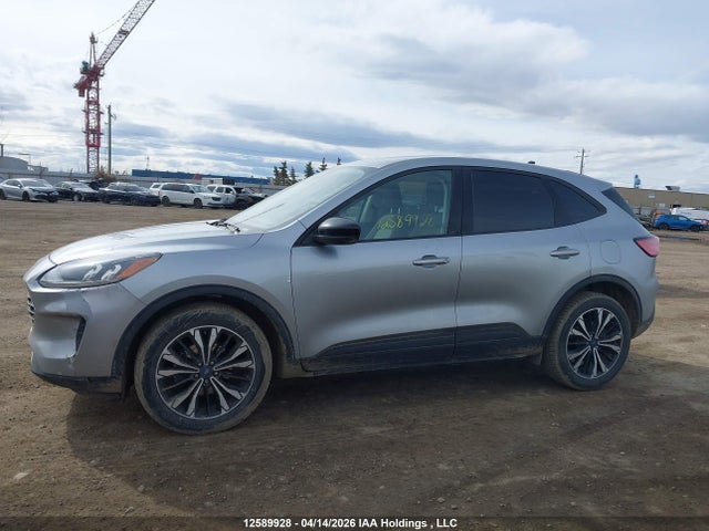 1FMCU9G6XNUB20898 Ford ESCAPE SE