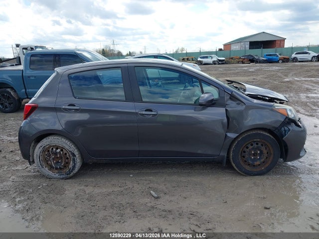 2015 Toyota Yaris Le მანქანა იყიდება აუქციონზე, vin: VNKKTUD38FA033821, აუქციონის ნომერი: 12590229