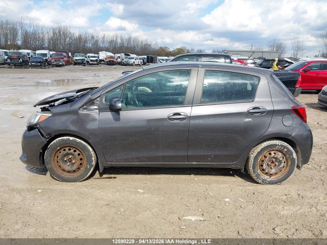 2015 Toyota Yaris Le მანქანა იყიდება აუქციონზე, vin: VNKKTUD38FA033821, აუქციონის ნომერი: 12590229