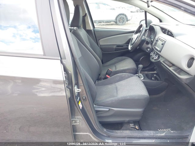 2015 Toyota Yaris Le მანქანა იყიდება აუქციონზე, vin: VNKKTUD38FA033821, აუქციონის ნომერი: 12590229
