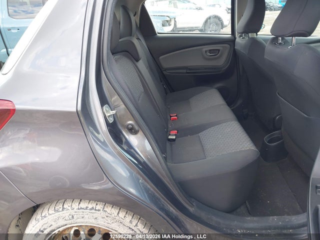 2015 Toyota Yaris Le მანქანა იყიდება აუქციონზე, vin: VNKKTUD38FA033821, აუქციონის ნომერი: 12590229