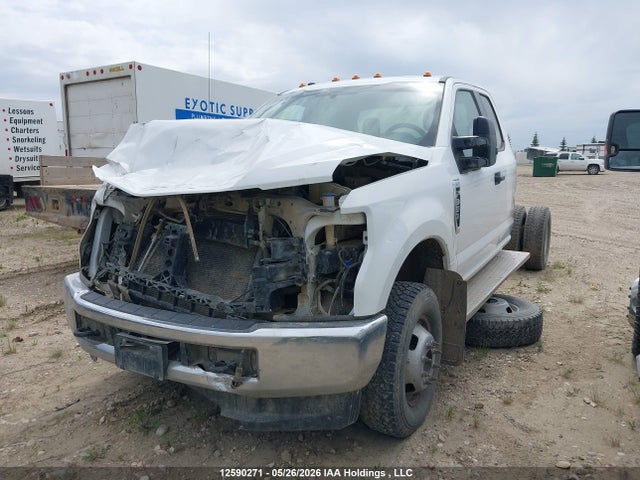 1FD8X3H64KED48605 Ford F-350 Chassis Xlt