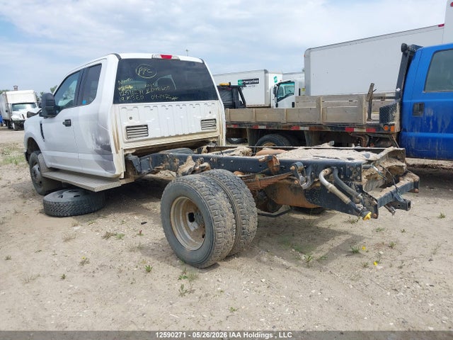 1FD8X3H64KED48605 Ford F-350 Chassis Xlt