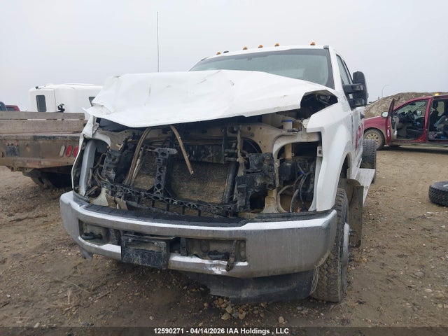 1FD8X3H64KED48605 Ford F-350 Chassis Xlt