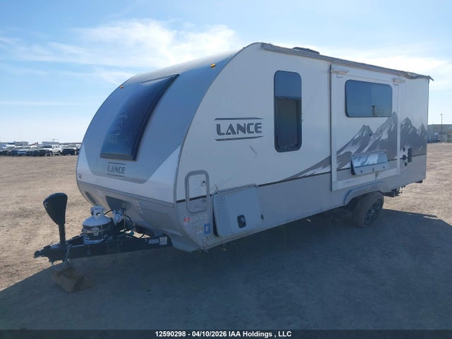 56YTT1928ML330830 Lance Camper