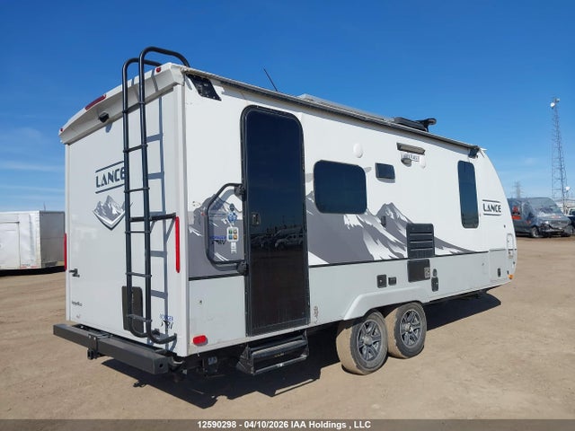 56YTT1928ML330830 Lance Camper