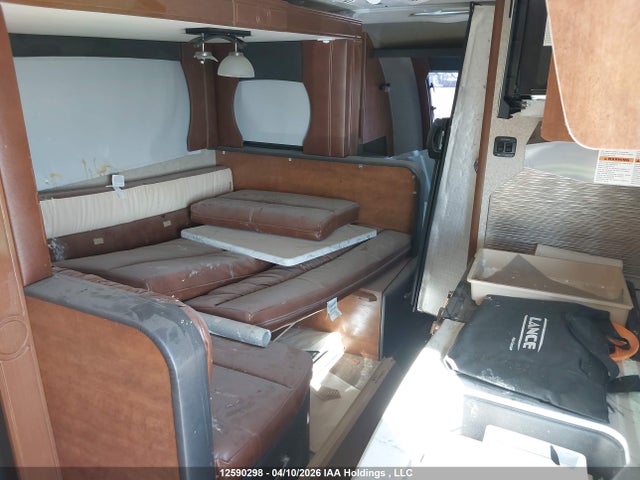 56YTT1928ML330830 Lance Camper