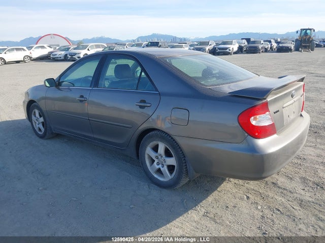 2004 Toyota Camry Le/xle/se მანქანა იყიდება აუქციონზე, vin: 4T1BE32K94U818279, აუქციონის ნომერი: 12590425