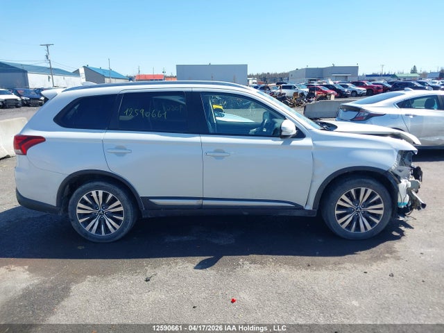 12590661 :رقم المزاد ، JA4AZ2A37LZ614889 vin ، 2020 Mitsubishi Outlander Es/ex/ex-l مزاد بيع