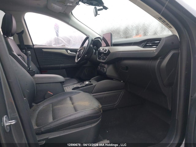 1FMCU9H6XNUA55694 Ford ESCAPE SEL