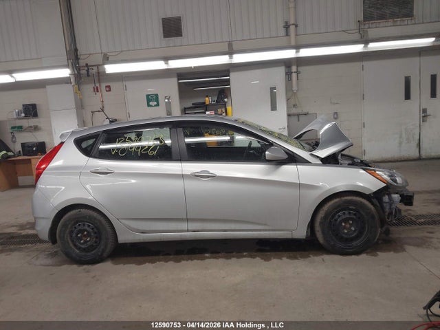 12590753 :رقم المزاد ، KMHCT5AE4DU094261 vin ، 2013 Hyundai Accent Gl مزاد بيع
