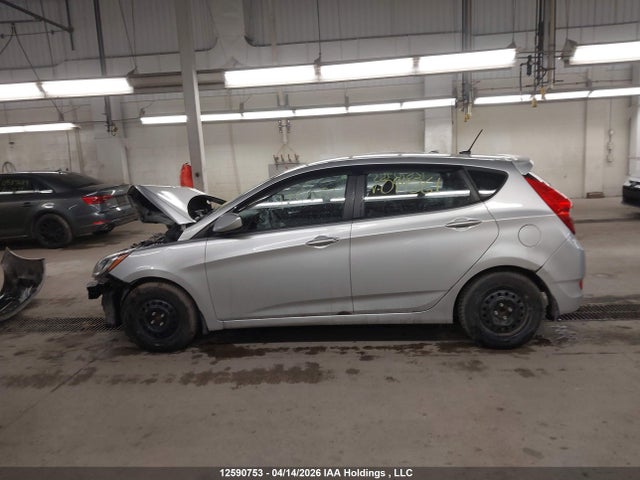 12590753 :رقم المزاد ، KMHCT5AE4DU094261 vin ، 2013 Hyundai Accent Gl مزاد بيع