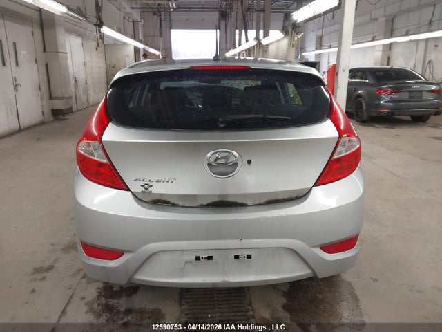 12590753 :رقم المزاد ، KMHCT5AE4DU094261 vin ، 2013 Hyundai Accent Gl مزاد بيع