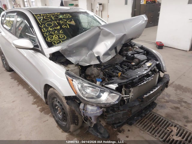 12590753 :رقم المزاد ، KMHCT5AE4DU094261 vin ، 2013 Hyundai Accent Gl مزاد بيع