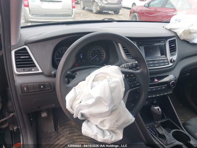 2018 Hyundai Tucson Base 2.0l მანქანა იყიდება აუქციონზე, vin: KM8J23A47JU631576, აუქციონის ნომერი: 12590802