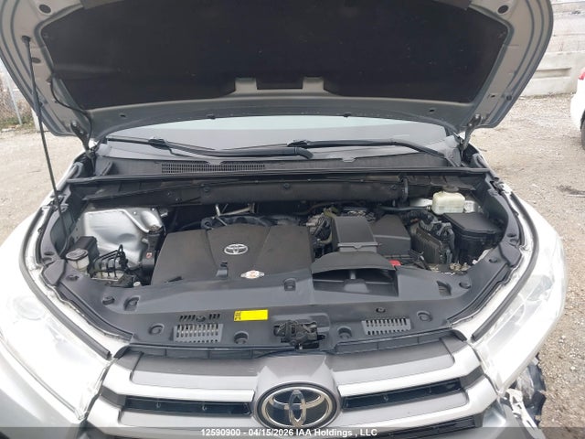 12590900 :رقم المزاد ، 5TDZZRFH9JS277100 vin ، 2018 Toyota Highlander Le مزاد بيع