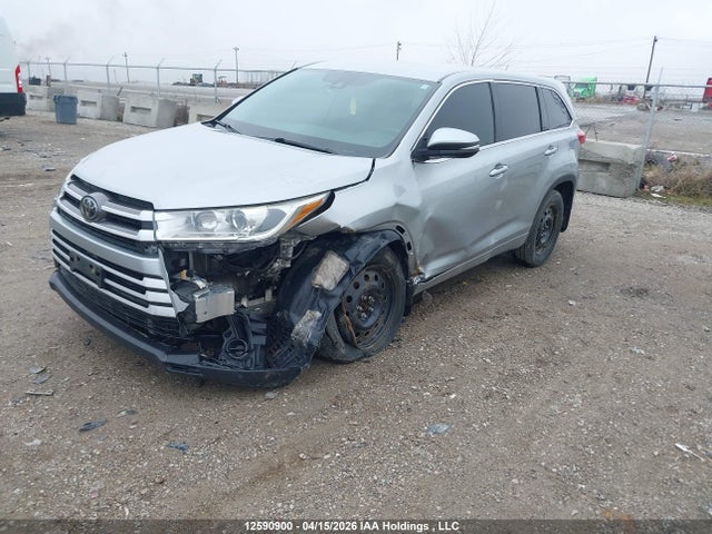 12590900 :رقم المزاد ، 5TDZZRFH9JS277100 vin ، 2018 Toyota Highlander Le مزاد بيع