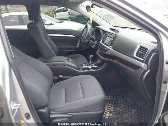 12590900 :رقم المزاد ، 5TDZZRFH9JS277100 vin ، 2018 Toyota Highlander Le مزاد بيع