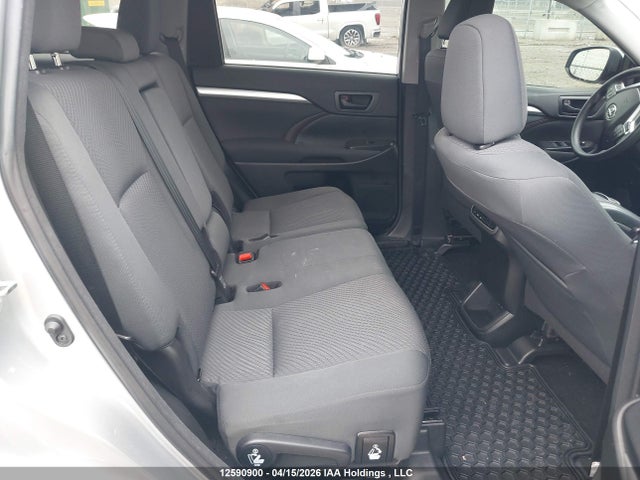 12590900 :رقم المزاد ، 5TDZZRFH9JS277100 vin ، 2018 Toyota Highlander Le مزاد بيع