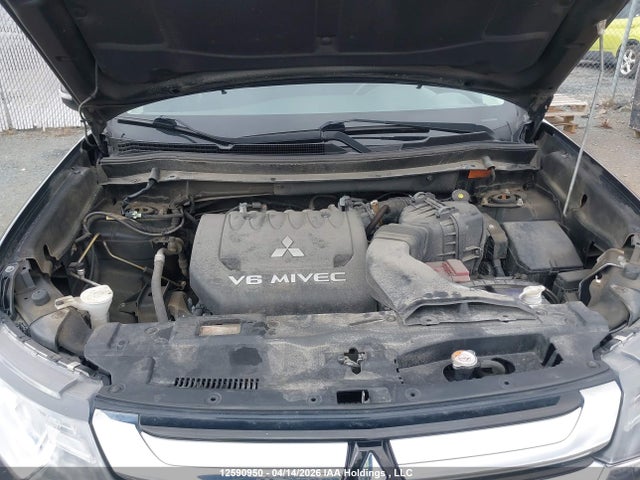 JA4JZ3AX2JJ600676 Mitsubishi Outlander Se