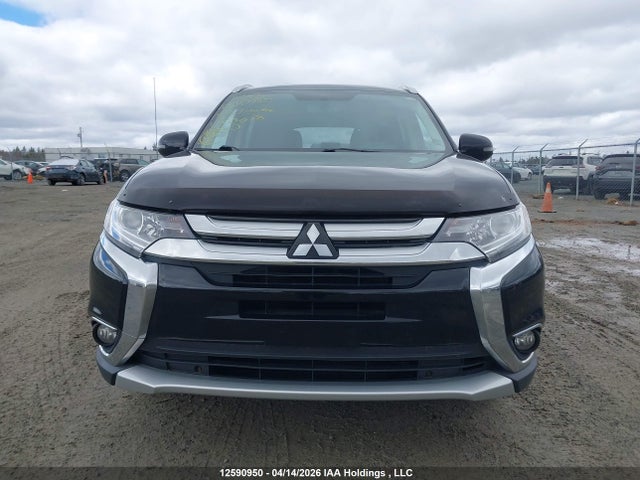 JA4JZ3AX2JJ600676 Mitsubishi Outlander Se