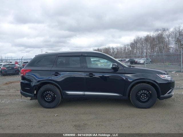 JA4JZ3AX2JJ600676 Mitsubishi Outlander Se