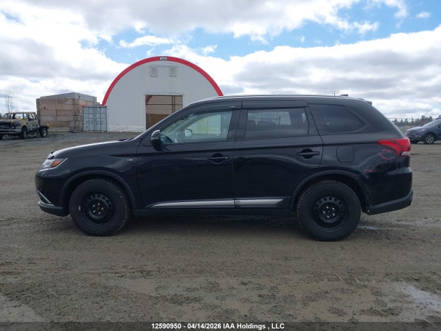 JA4JZ3AX2JJ600676 Mitsubishi Outlander Se