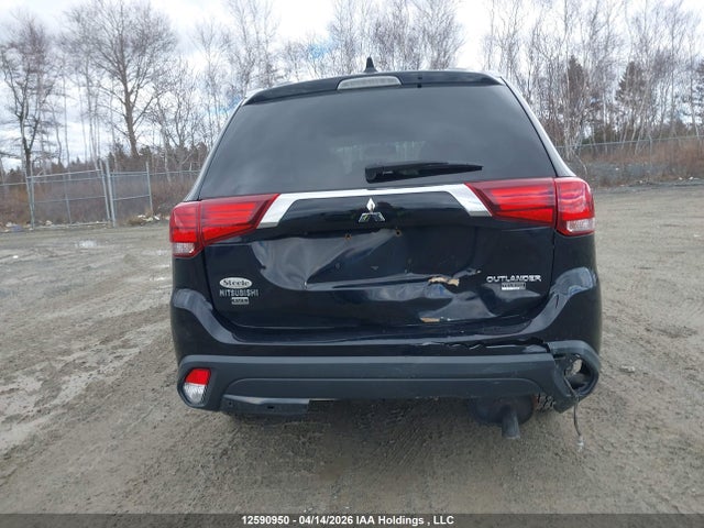 JA4JZ3AX2JJ600676 Mitsubishi Outlander Se